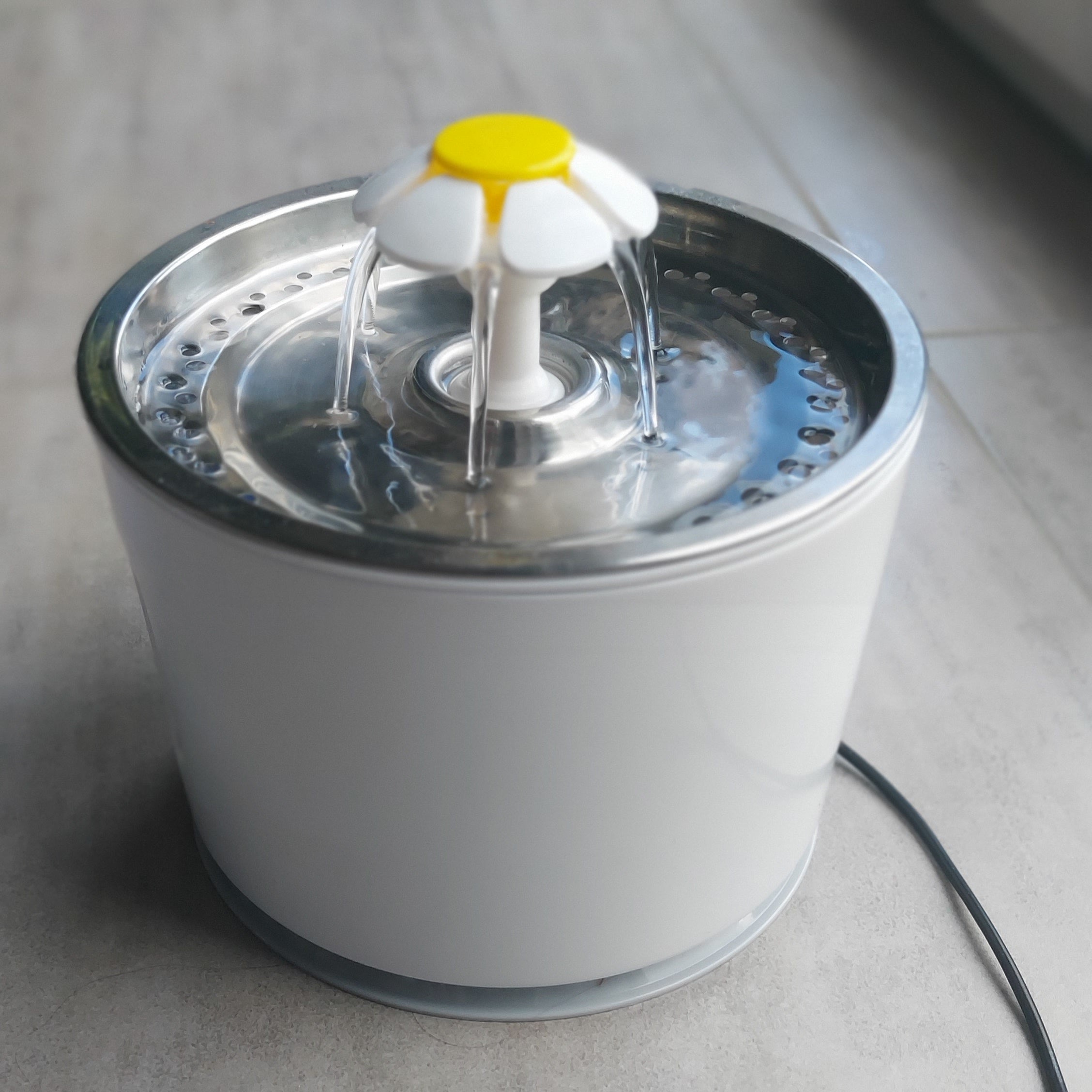 Fontaine à eau fleur en inox – PetsKissy